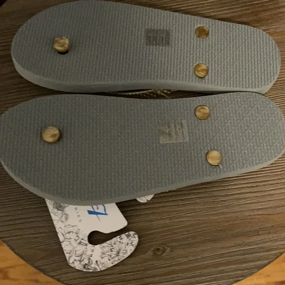 New Seven Flip Flops‼️ - Picture 3 of 4
